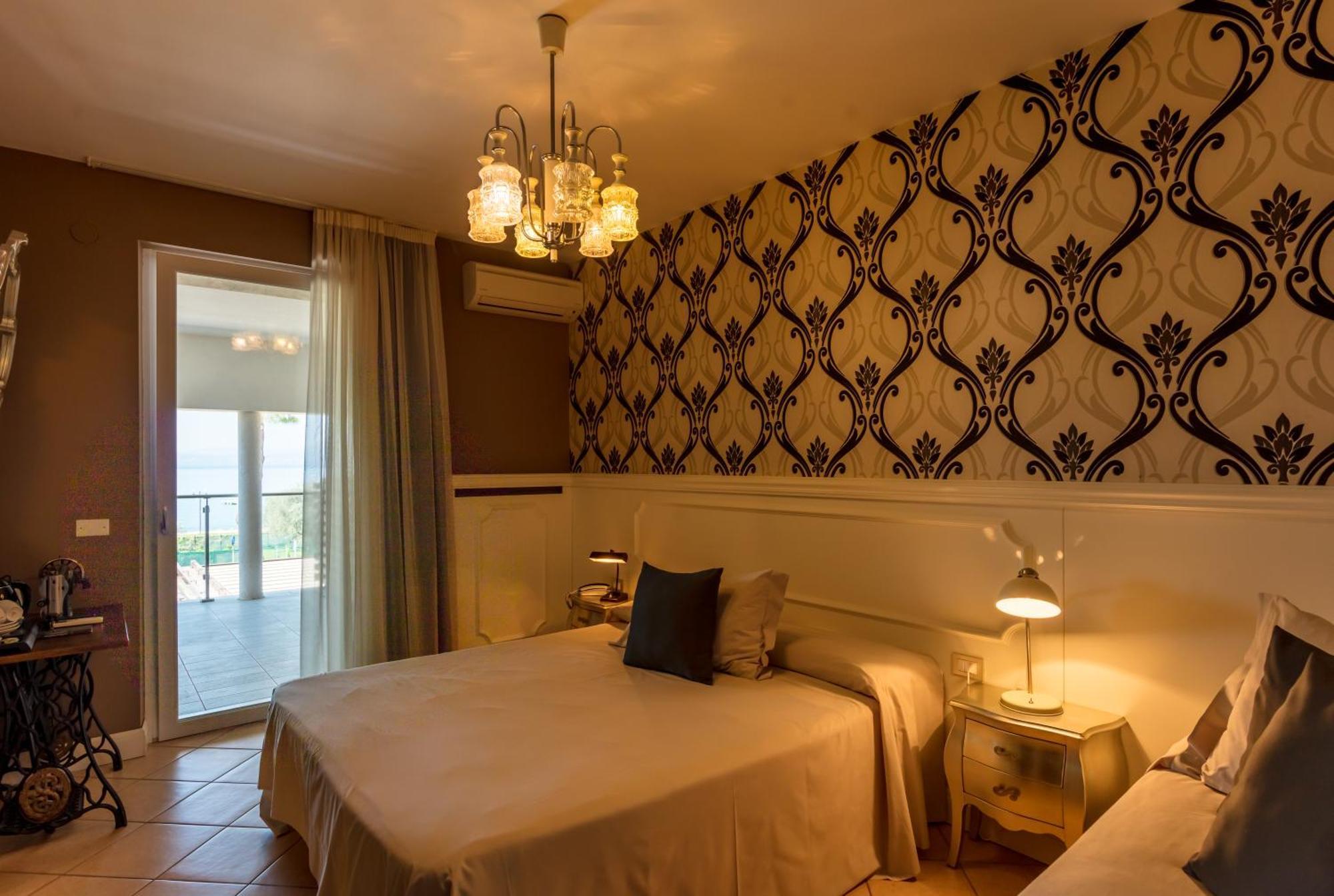 Hotel Maximilian Бардолино Стая снимка