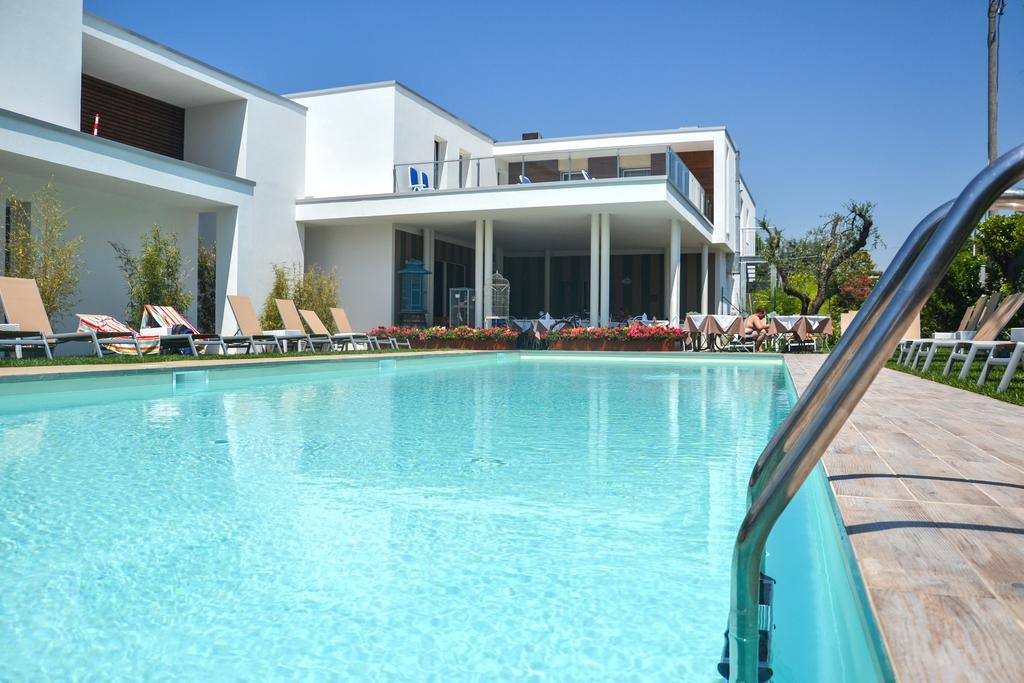 Hotel Maximilian Бардолино Екстериор снимка