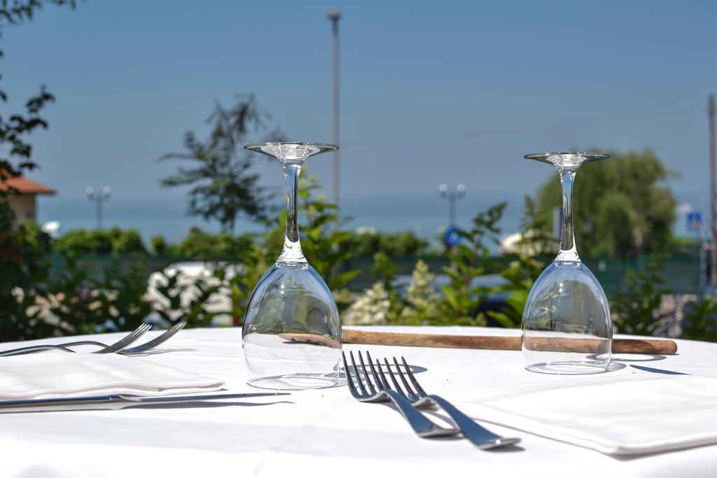 Hotel Maximilian Бардолино Екстериор снимка