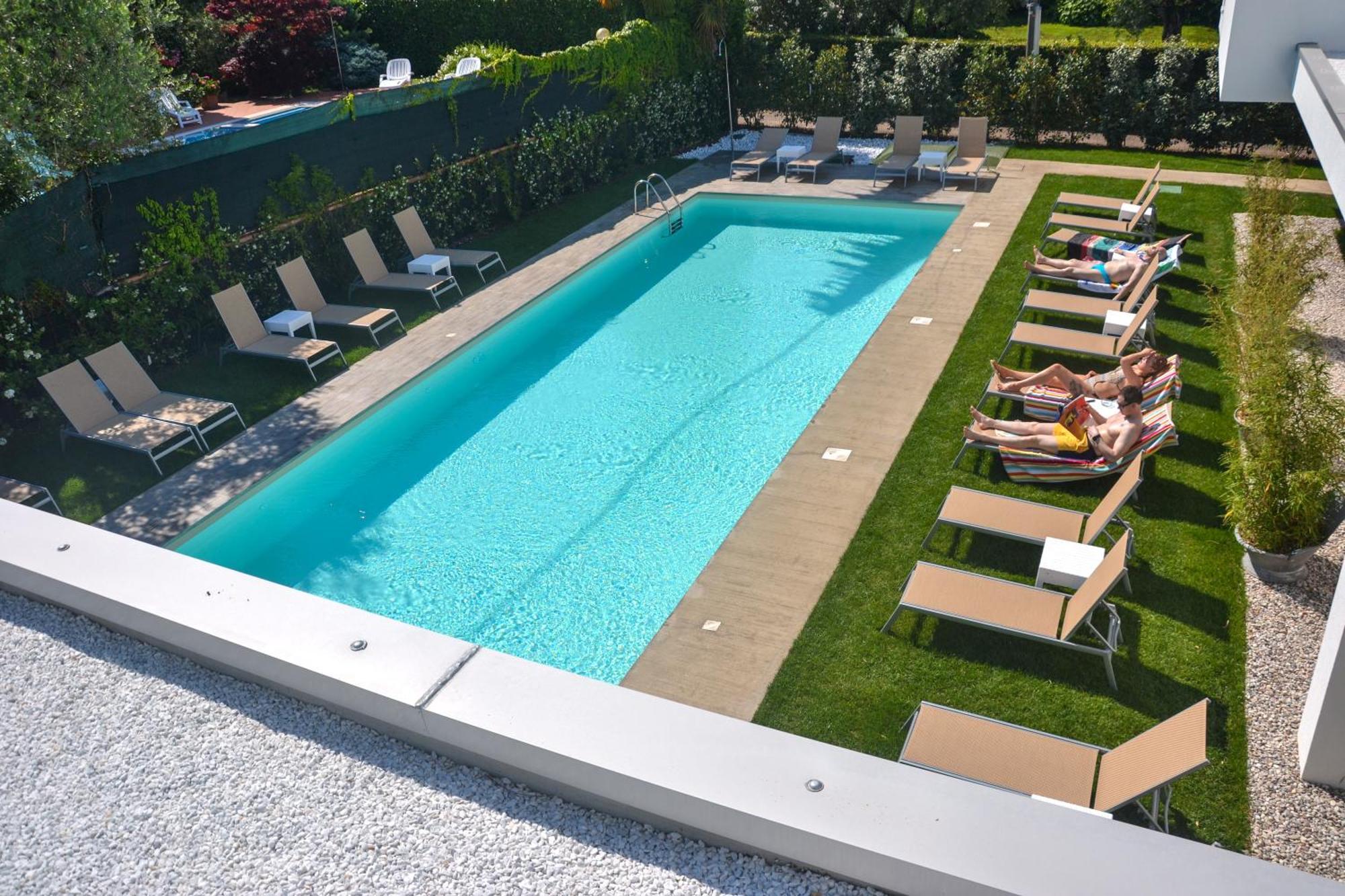 Hotel Maximilian Бардолино Екстериор снимка