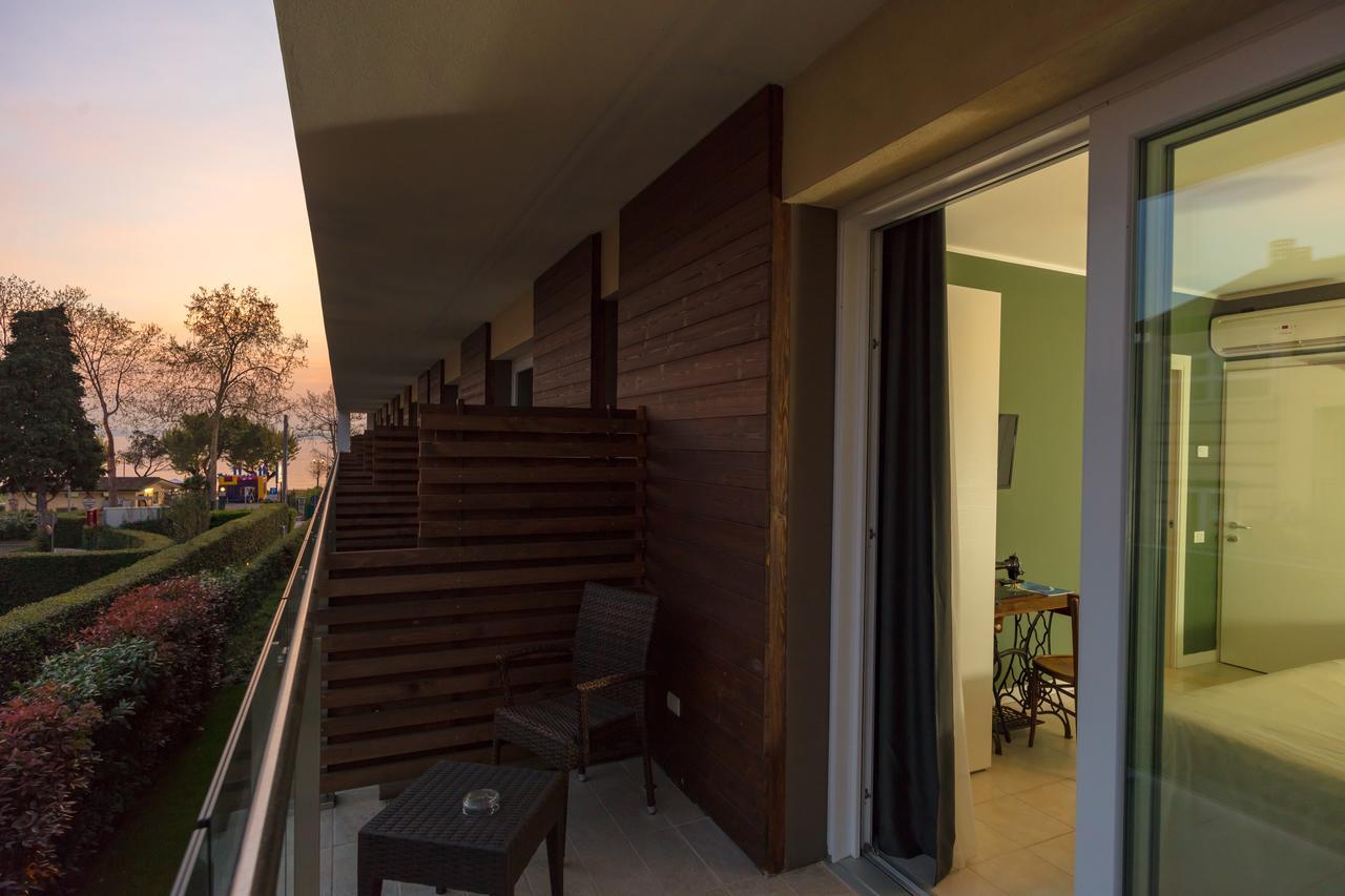 Hotel Maximilian Бардолино Екстериор снимка