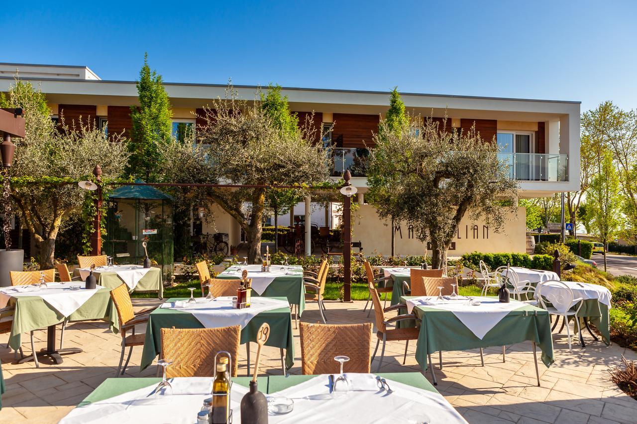 Hotel Maximilian Бардолино Екстериор снимка